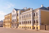 Здание 3-х этажное, общ.пл. 2845,9 кв.м, земельный участок, общ.пл. 2074 кв.м: Ярославская область, г. Ростов, ул. Покровская (бывш. Ленинская), д. 40